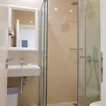 Luxury فندق 4*
