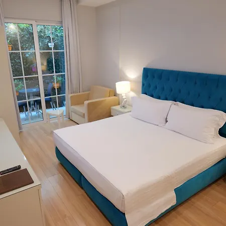 Luxury מלון 4*