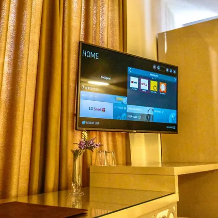 Luxury فندق 4*